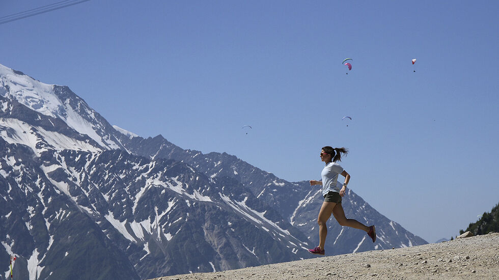 Lite kan måle seg med trening høgt til fjells ute, men det finst òg gode grunnar til å halde seg heime. (Foto: Runar Gilberg) 