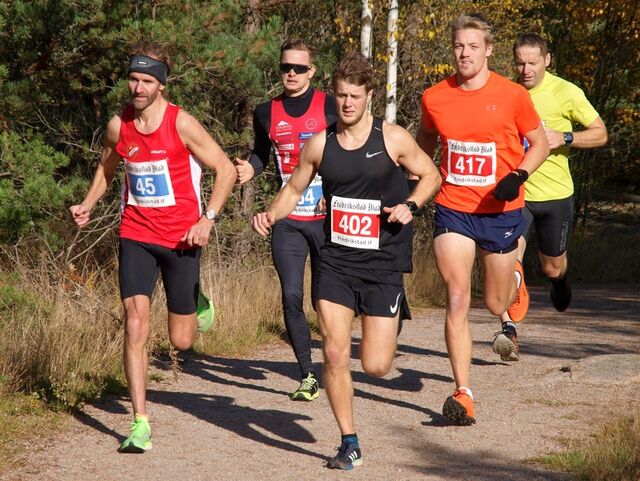 Fra starten der de fire første i mål allerede har tatt kommandoen, 45 Ole-Hermann Røhr, 64 Gaute Hallan Steiwer, 402 Sondre Fylling og 417 Markus Westgaard. (Arrangørfoto)