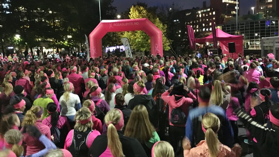 Rosa folkehav før start. (Foto: Jenny Midbjer)