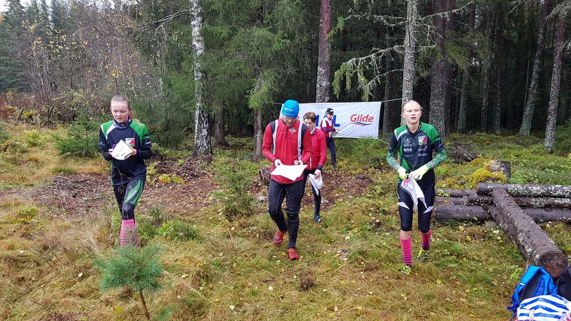 Løpere rett etter målgang. (Foto: Sten Arne Negård)