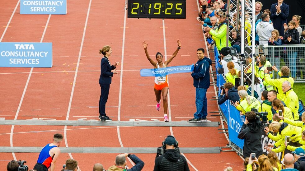 Degitu Azimeraw fra Etiopia debuterte på maraton med seier i Amsterdam. (Foto: TSC Amsterdam Marathon)