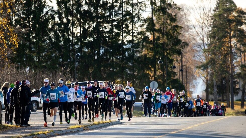 Fra starten ved Ottestadhallen for Espern-joggen i 2018. (Foto: Johannes Wiken)