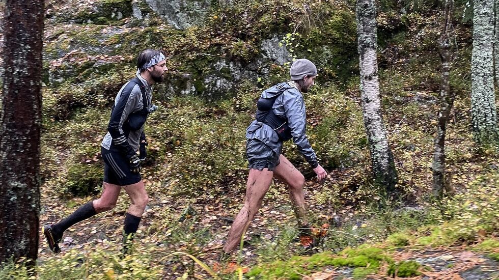 TETEN: Sindre Buraas (t.v) og Patrick Stangbye (t.h.) holdt følge helt til det kun var to-tre km igjen. Foto: Gildwen Le Ferrec.