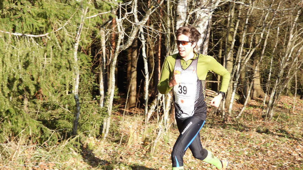 Vegard Ølstad Dalberg kom før ledesyklisten på det høyeste punktet langs Ottestadstien etter ca. 6,5 km. (Foto: Stein Arne Negård)