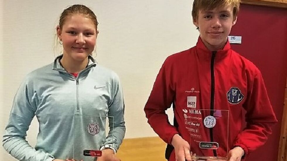 Totalvinnere av ungdomscupen 2019: Hanna Hagevik Bakke og Magnus Nergård Antonsen. (Foto: Hedamark og Oppland FIK)