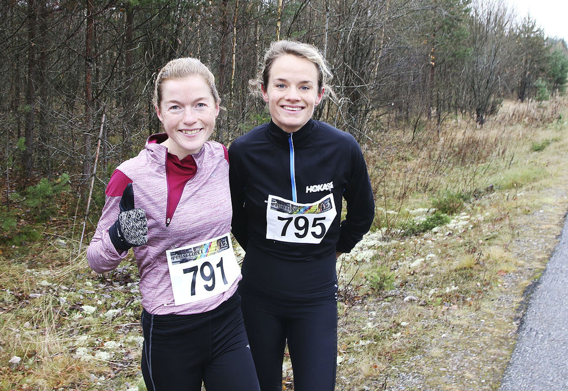 Hilde Aders (til venstre) og Runa Skrove Falch kom på andre- og førsteplass på 10 km. (Foto: Runar Gilberg) 