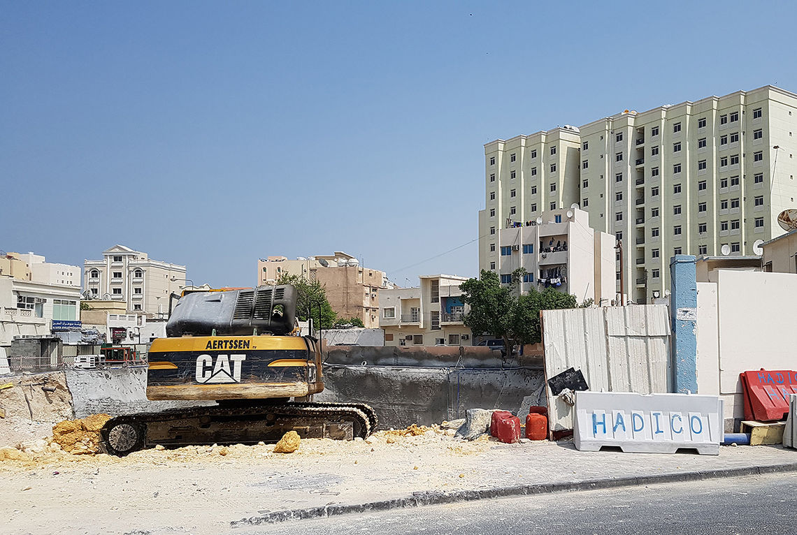 Bakom den fine fasaden som ble vist på tv-sendingene, framstod Doha som en skitten, fæl og forsøplet byggeplass. (Foto: Bjørn Johannessen)