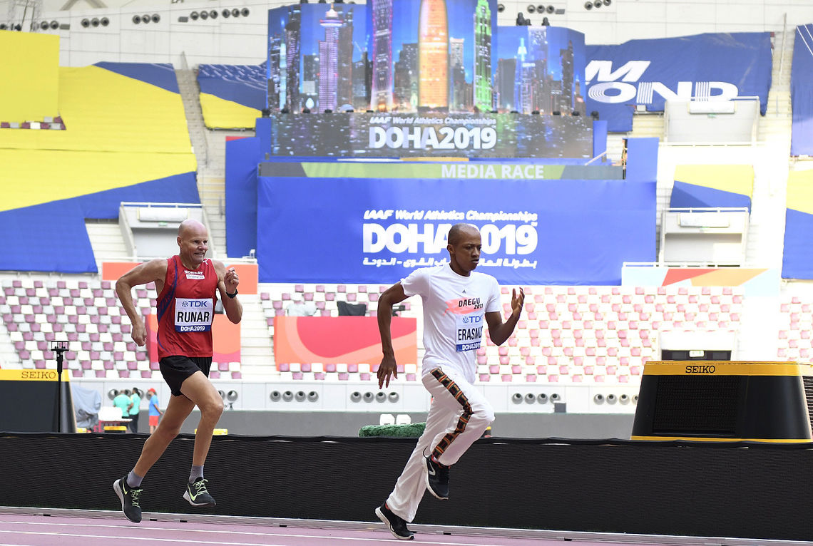 Kanskje var det siste gongen artikkelforfattaren klarte ein 800 m på 2-talet da han sprang presseløpet i VM i Doha på 2.52,95. Langt vanskelegare blir det å komma under 3 på maraton. (Foto: arrangøren) 