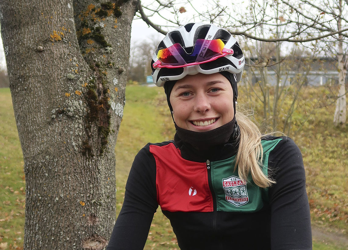 Anne Dorthe Ysland har vært en ivrig syklist siden hun var 8 år, og som 17-åring har hun allerede deltatt i både EM og VM. (Foto: Roger Nesshaug) 