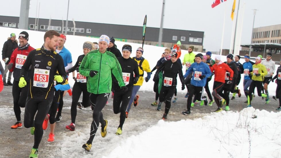 Det ligger svært godt an til ny deltakerrekord når Jessheim Vintermaraton arrangeres til helga. Her fra starten i 2019. (Foto: Olav Engen)