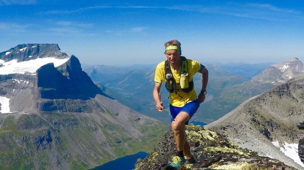 Fjelløper: Odd Edøy liker å løpe i fjellet. Her er et bilde han har tatt med selvutløser fra fjellene rundt Sunndalsøra.