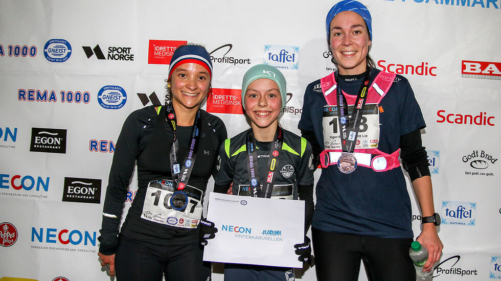 Premiepallen kvinner 5 km: Anaïs George-Molland, Nora Mjøs og Inger-Marie Schjøtt Lie