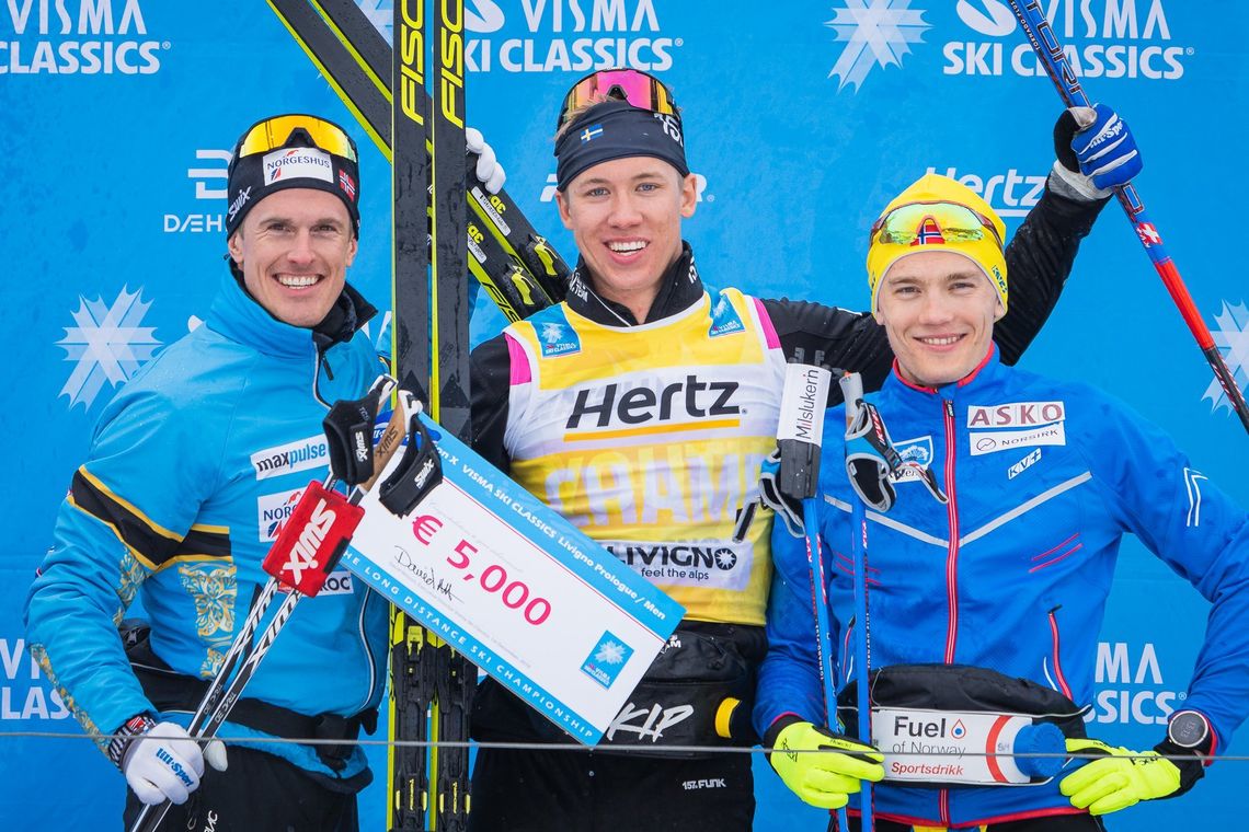 Pallen i herreklassen med Morten Eide Pedersen, Emil Persson og Stian Hoelgaard. (Foto: Visme Ski Classics)