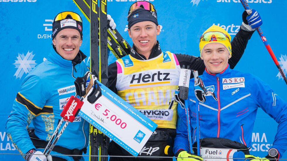 Pallen i herreklassen med Morten Eide Pedersen, Emil Persson og Stian Hoelgaard. (Foto: Visme Ski Classics)