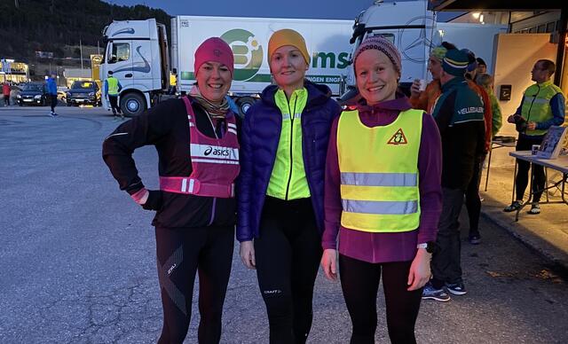 De tre beste kvinner på 10 km. Fra venstre, Britt Skuseth (3), Louise Skak (vinner) og Nina Alvestad (2)