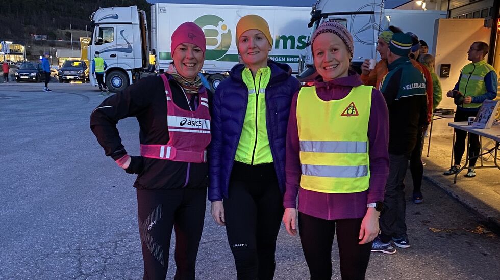 De tre beste kvinner på 10 km. Fra venstre, Britt Skuseth (3), Louise Skak (vinner) og Nina Alvestad (2)