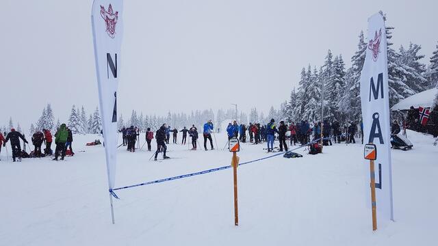 Mål ved den gamle matstasjonen i Birkebeinerløypa på Sjusjøen. (Foto: Stein Arne Negård)