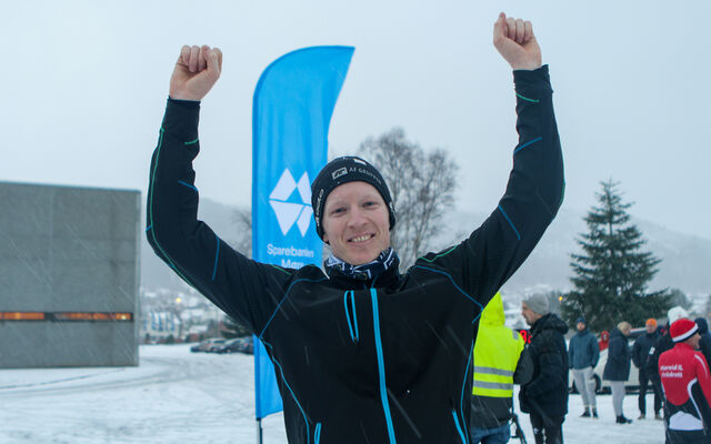 Martin Dons brukte siste del av juleferien til vinne Grimstadvatnet rundt. Foto: Martin Hauge-Nilsen