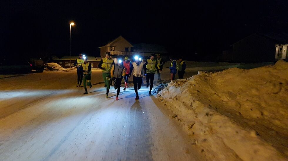 8 mann og 3 kvinner i kveldens fellestart. (Foto: Stein Arne Negård)