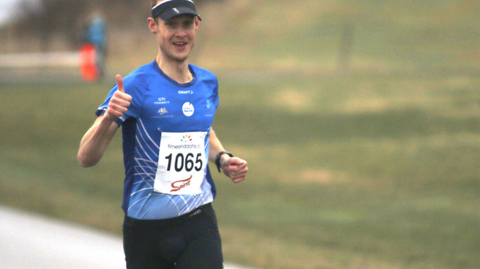 Suveren seier til Tom Erik Halvorsen på halvmaraton. (Foto: Turid Veggeland)