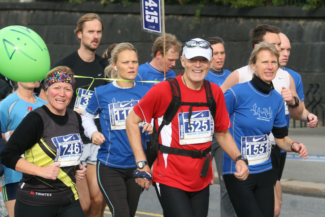 Fartsholdere var mest forbeholdt maraton tidligere, som her fra Oslo Maraton 2009, men nå blir det mer og mer vanlig også på kortere løp. (Foto: Bjørn Hytjanstorp)