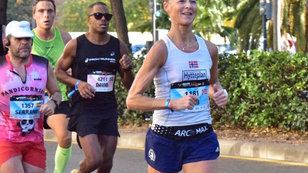 Nina Wavik manglet ett sekund på å toppe halvmaratonlista i 2019. Bildet er fra Valencia Marathon. (Privat foto)