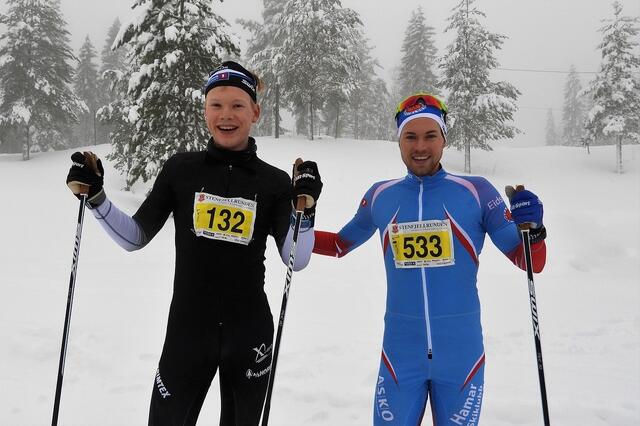 De to beste og eneste under to timer på det krevende føret i Stenfjellrunden 2020: Vinneren Ulrik Måbø, Hamar Skiklubb (til h.) og toeren Edvard Sæthern, Magnor UL (Foto: Stein Arne Negård)