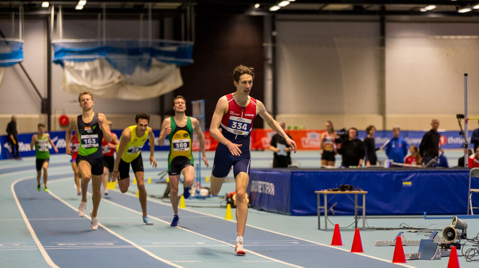 Didrik Hexeberg Warlo løper inn til sitt første NM-gull, mens Sigurd Tveit spurter forbi Thomas Roth og Leon Samuel Douglas Mjaaland og sikrer sølvmedalje. (Foto: Sylvain Cavatz)