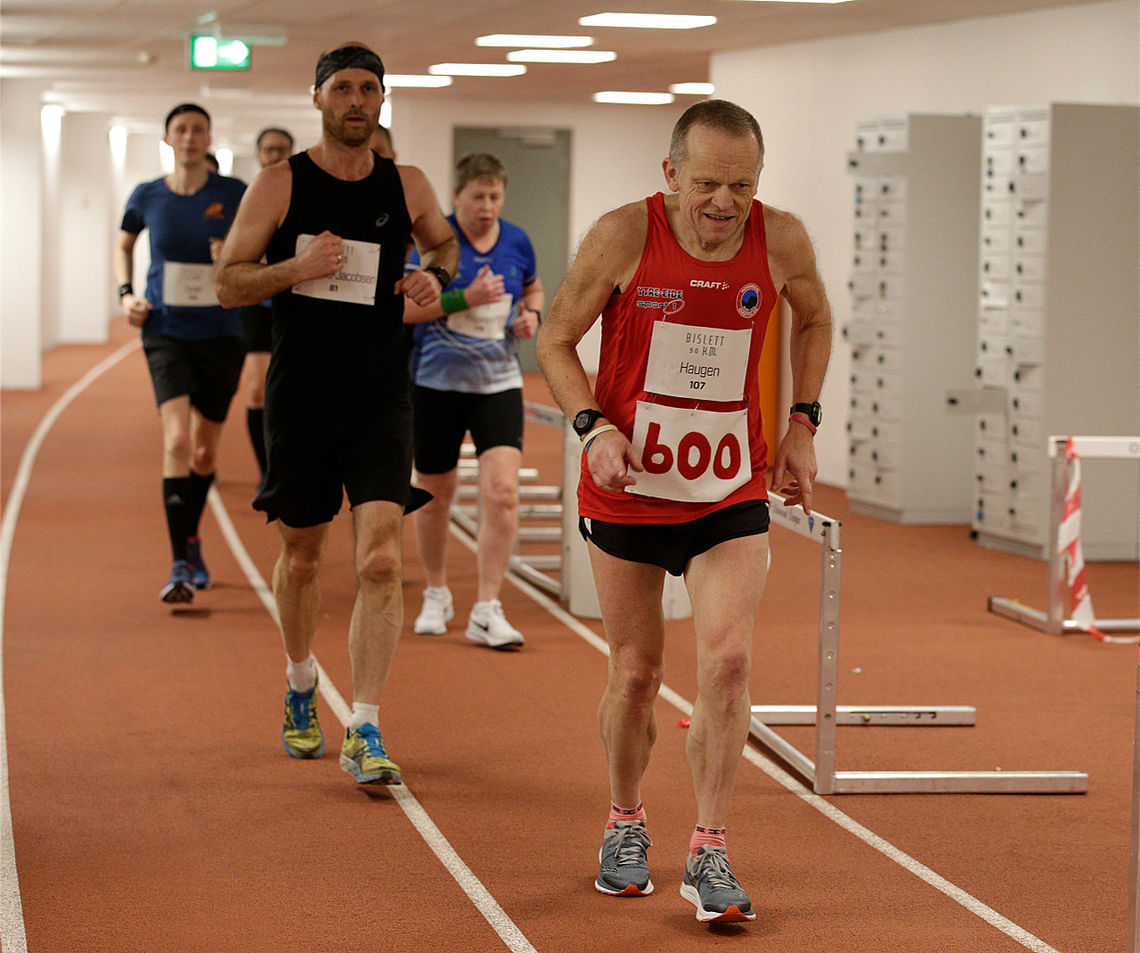 Inge Asbjørn Haugen jubilerte på Bislett 50 KM der den offisielle maratonpasseringen markerte hans maraton nummer 600. (Foto: Per Inge Østmoen)