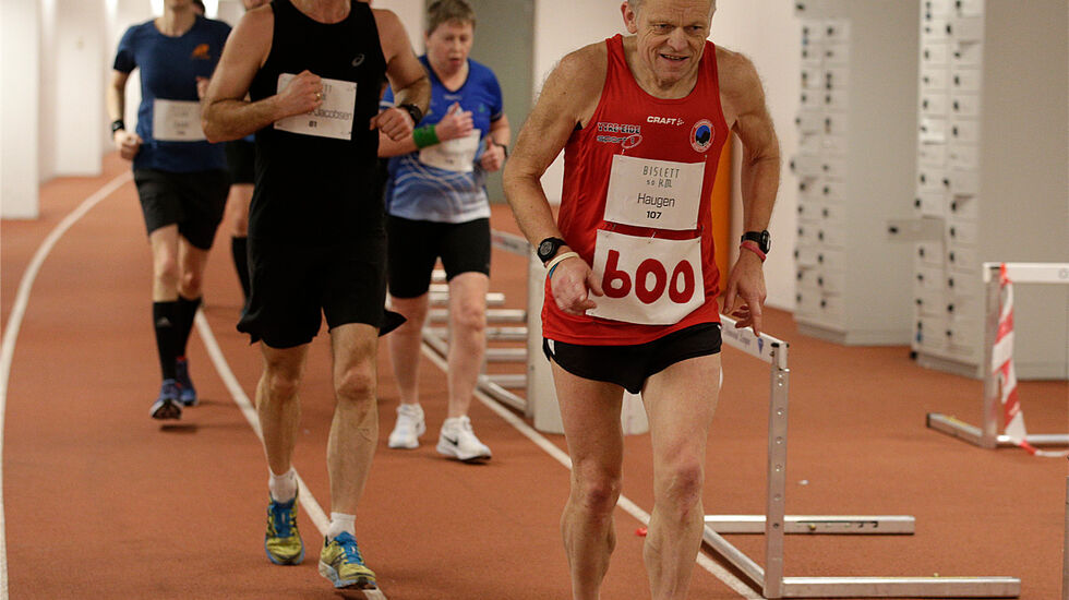 Inge Asbjørn Haugen jubilerte på Bislett 50 KM der den offisielle maratonpasseringen markerte hans maraton nummer 600. (Foto: Per Inge Østmoen)