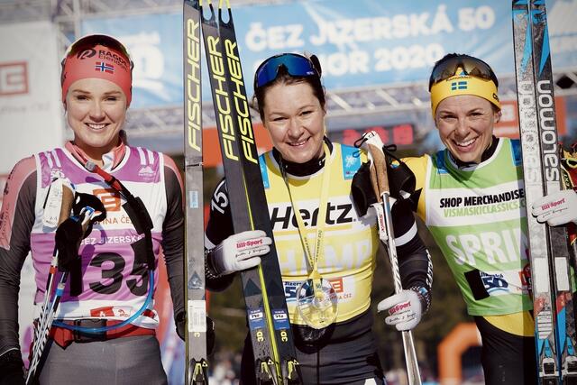 Fra venstre Emilie Fleten, Britta Johansson Norgren og Lina Korsgren. Foto: Visma Ski Classics - Sandra Åhs- Sivertsen