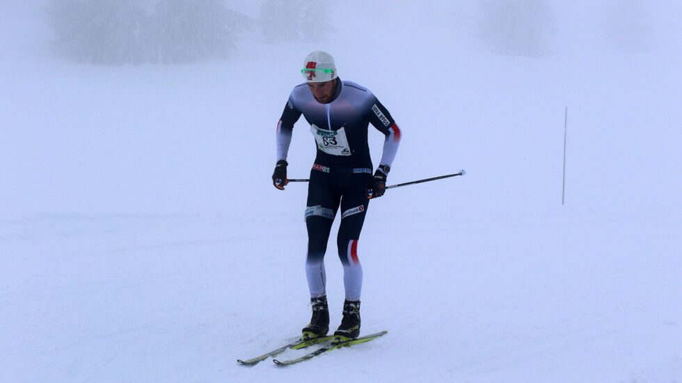 Jørgen Lippert passerte krysset nedenfor Storåsen som førstemann. (Foto: Kjell Arild Andersen)
