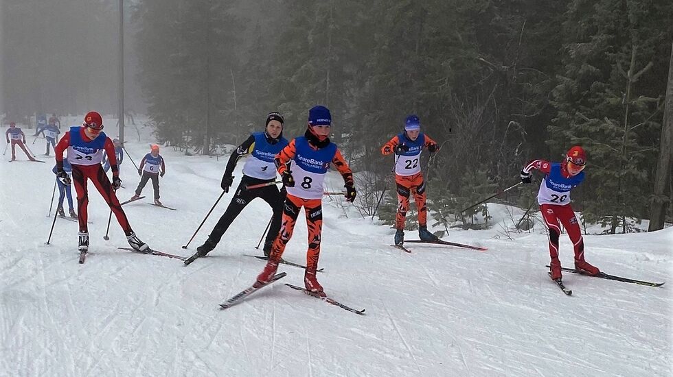Fra 1. etappe på sprintstafetten i Hernes  for klasse G 11-12 år. (Foto fra Hernes IL's facebookside)