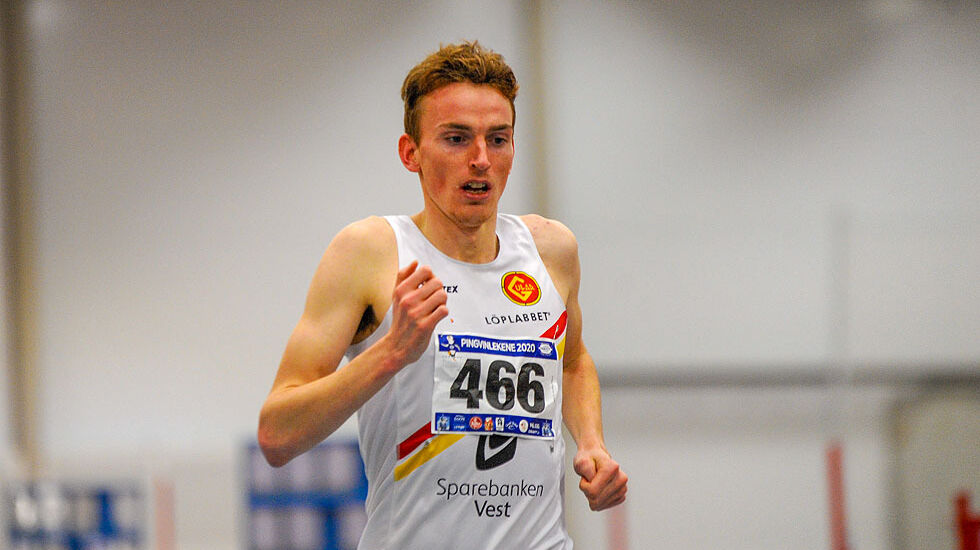 Marius Vedvik var i storform og sette innandørspers på 3000 m med 7.57,87 for ein månad sia. No må han omstille seg. (Foto: Arne Dag Myking)