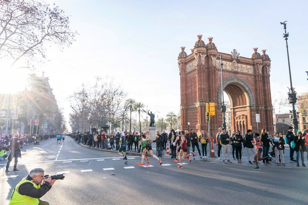 Barcelona er kjent for sine mange severdigheter, og en del av dem kan en også få med seg om en deltar i byens store halvmaratonløp. (Foto: arrangøren) 
