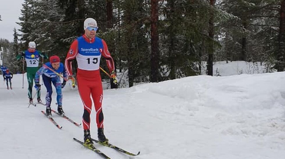 Jørgen Stensløkken i tet fra start i Røsjørennet lørdag. (Foto fra Nordre Tryil IL's facebookside) 