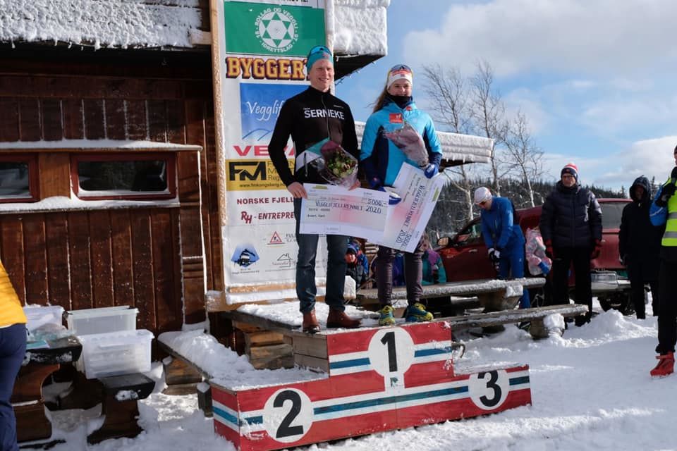 Anders Høst og Tiril Liverød Knudsen vant Vegglifjellrennet. (Arrangørfoto)