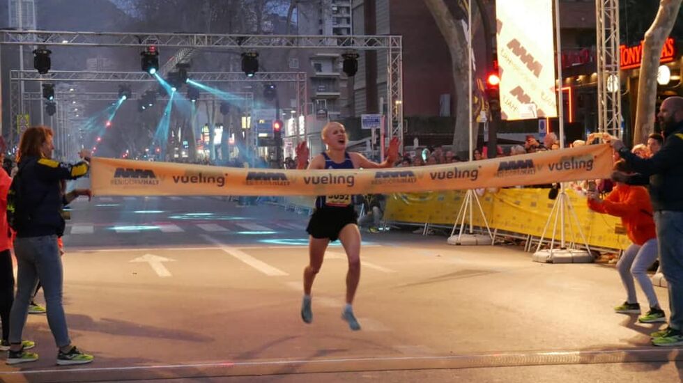Philip Massacand vinner 10-kilometeren i BenidormHalf. (Arrangørfoto)