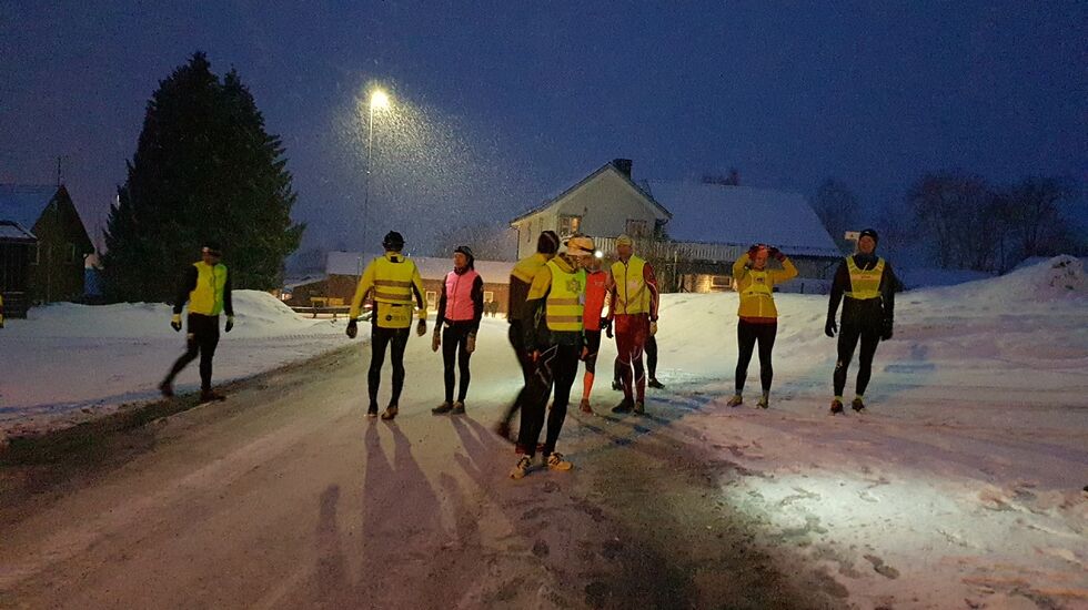 11 løpere klare til sesongens siste fellesstart i Byflaten. (Foto: Stein Arne Negård)