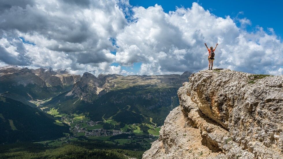 Som oftast vinn ein ikkje så mykje høgde ved å gå heilt ut på kanten. (Foto: Pixabay) 