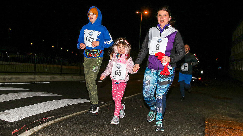 Aleksander Beda, Marianne Beda og Urszula Banaszkiewicz-Beda er snart i mål på 3km-løypen