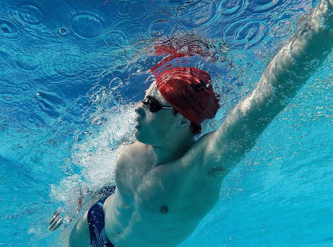 Svømmeren: Både teknikk og kondisjon perfeksjoneres med mange treningstimer i bassenget. (Foto: Mikal Iden) 