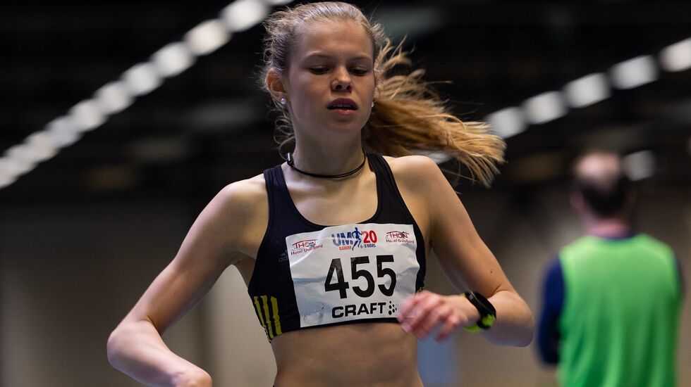 Malin Hoelsveen fra Raufoss Friidrett utklasset konkurrentene på 800 meter. (Alle foto: Samuel Hafsahl).