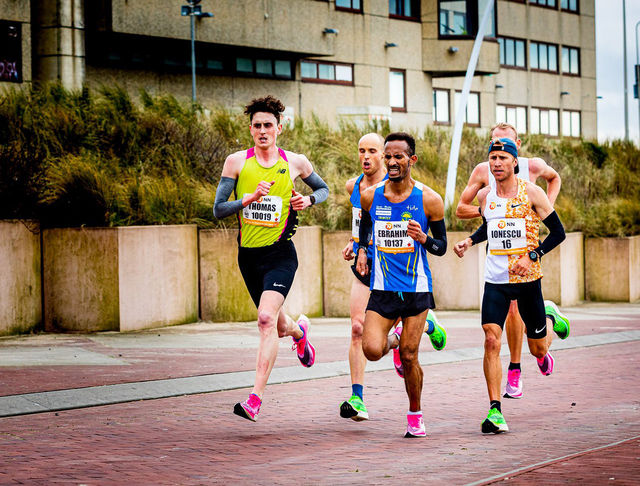 Ebrahim Abdulaziz var like bak det norske EM-kravet på 1.04.30 da han ble nummer 17 med 1.04.46. (Foto: arrangøren)