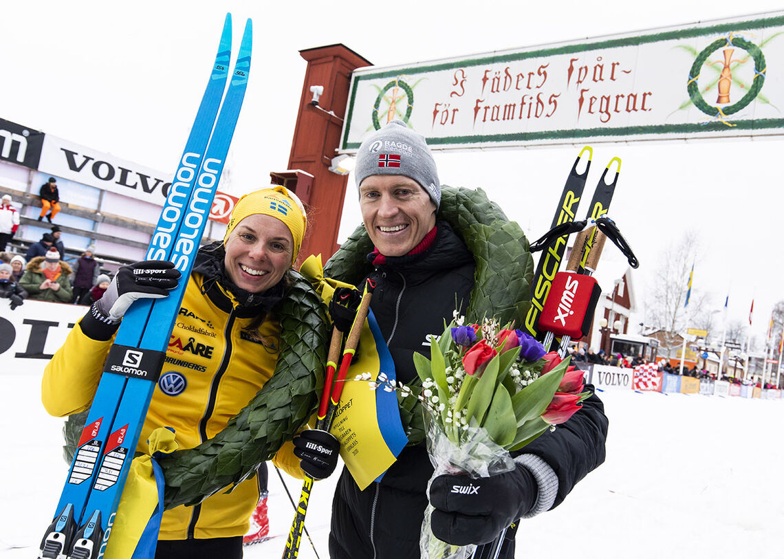 Lina Korsgren og Petter Eliassen vant fjorårets utgave av Vasaloppet. Begge er blant de største favorittene i år. (Foto: Vasaloppet)