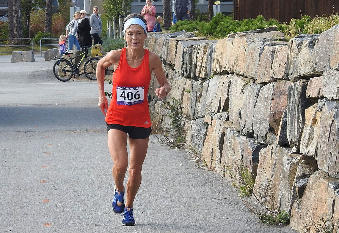 Inger Saanum konkurrerer flittig, først og fremst på sin egen heimebane i Mandal, men hun bruker også å spisse formen mot store maratonløp i utlandet. (Foto: Ivar Gogstad) 
