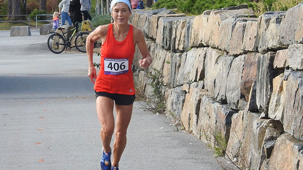 Inger Saanum konkurrerer flittig, først og fremst på sin egen heimebane i Mandal, men hun bruker også å spisse formen mot store maratonløp i utlandet. (Foto: Ivar Gogstad) 
