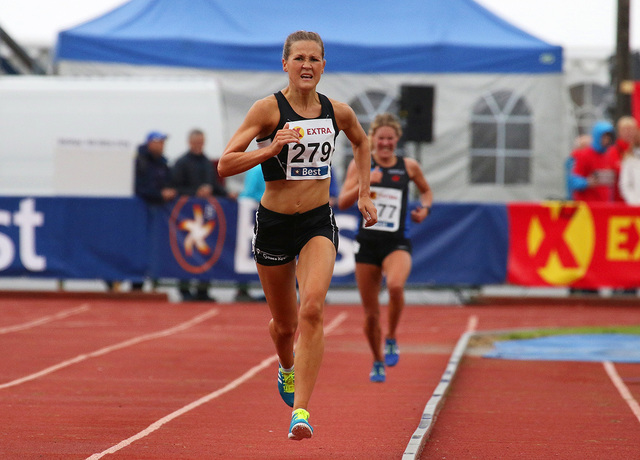 Pernilla Epland tok gull på 10 000 meteren i NM i Byrkjelo i 2018. I år er halvmaratonløpet i EM hovedmålet for 29-åringen. (Foto: Arne Dag Myking)