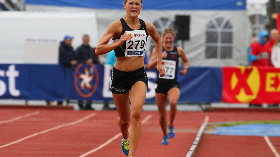 Pernilla Epland tok gull på 10 000 meteren i NM i Byrkjelo i 2018. I år er halvmaratonløpet i EM hovedmålet for 29-åringen. (Foto: Arne Dag Myking)