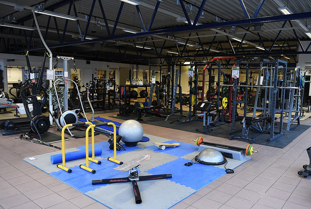 Mens reise- og utelivsbransjen opplever nedgangtider, så opplever bransjer innen hjemmeaktiviteter det motsatte. Blant disse finner vi forhandlere av utstyr for hjemmetrening. Her fra lokalene til Sportsmaster. (Arkivfoto: Bjørn Johannessen)